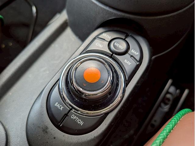 MINI 5ドア COOPER SD 60イヤーズエディション 本革シート シートヒータ 純正ナビ バックカメラ アダクティブクルーズコントロール インテリジェントセーフティー コンフォートアクセス ミラーETC コーナーセンサー LEDヘッドライト(63枚目)