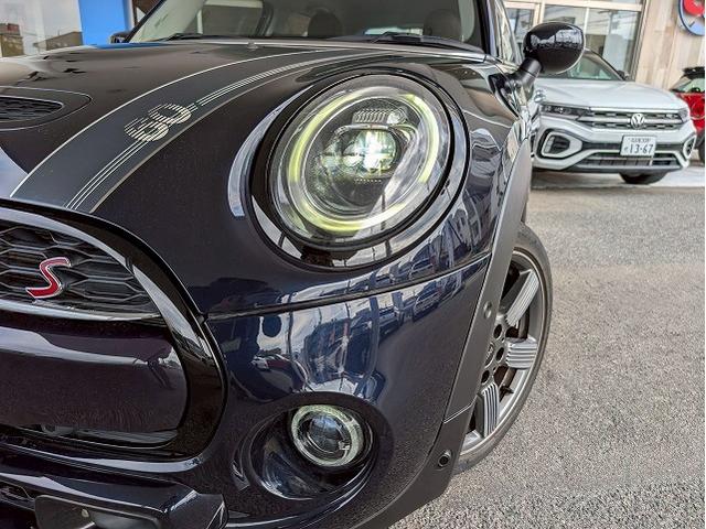 MINI 5ドア COOPER SD 60イヤーズエディション 本革シート シートヒータ 純正ナビ バックカメラ アダクティブクルーズコントロール インテリジェントセーフティー コンフォートアクセス ミラーETC コーナーセンサー LEDヘッドライト(68枚目)