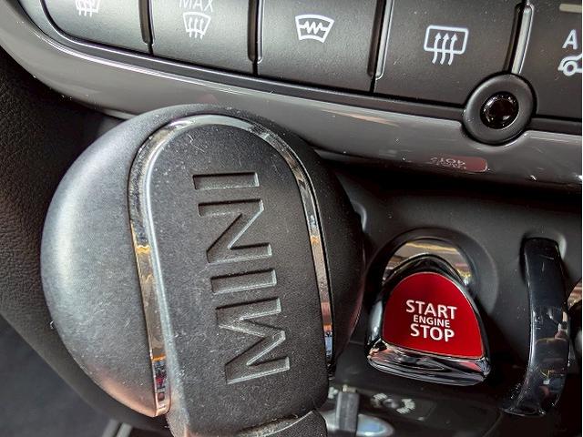 MINI ジョンクーパーワークス クロスオーバー 純正ナビ バックカメラ アダクティブクルーズコントロール シートヒーター ミラーETC ヘッドアップディスプレイ インテリジェントセーフティー コンフォートアクセス ダイナミカシート(48枚目)