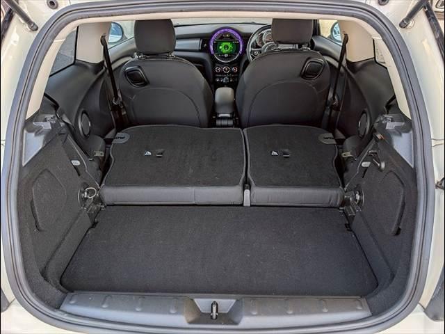 MINI クーパーD 純正HDDナビ バックカメラ 前後コーナーセンサー マルチファンクションステアリング アイドリングストップ 横滑り防止 オートライト レインセンサー コンフォートアクセス ETC アンビエントライト(19枚目)