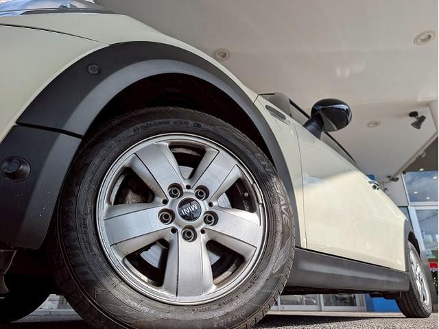 MINI クーパーD 純正HDDナビ バックカメラ 前後コーナーセンサー マルチファンクションステアリング アイドリングストップ 横滑り防止 オートライト レインセンサー コンフォートアクセス ETC アンビエントライト(21枚目)