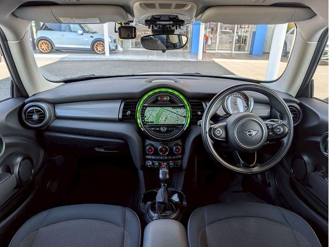 MINI クーパーD 純正HDDナビ バックカメラ 前後コーナーセンサー マルチファンクションステアリング アイドリングストップ 横滑り防止 オートライト レインセンサー コンフォートアクセス ETC アンビエントライト(30枚目)