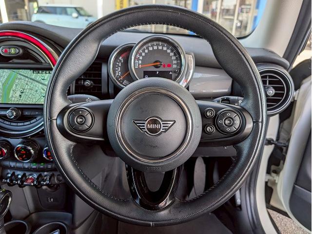 MINI クーパーD 純正HDDナビ バックカメラ 前後コーナーセンサー マルチファンクションステアリング アイドリングストップ 横滑り防止 オートライト レインセンサー コンフォートアクセス ETC アンビエントライト(32枚目)