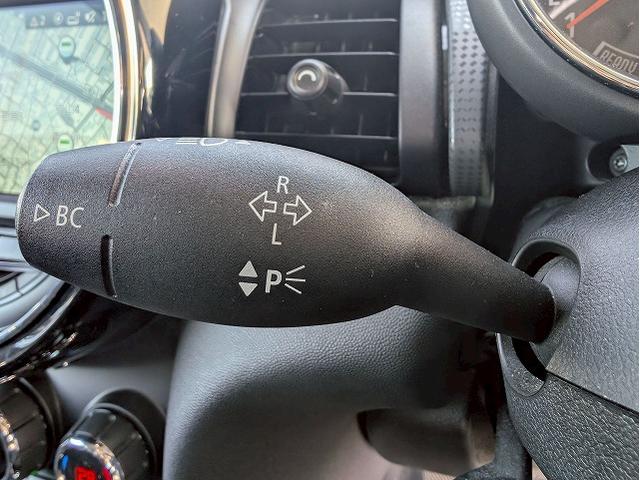 MINI クーパーD 純正HDDナビ バックカメラ 前後コーナーセンサー マルチファンクションステアリング アイドリングストップ 横滑り防止 オートライト レインセンサー コンフォートアクセス ETC アンビエントライト(36枚目)