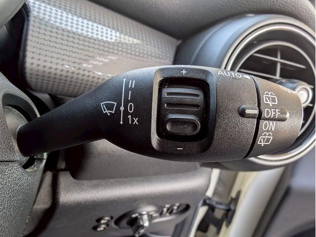 MINI クーパーD 純正HDDナビ バックカメラ 前後コーナーセンサー マルチファンクションステアリング アイドリングストップ 横滑り防止 オートライト レインセンサー コンフォートアクセス ETC アンビエントライト(37枚目)