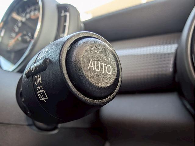 MINI クーパーD 純正HDDナビ バックカメラ 前後コーナーセンサー マルチファンクションステアリング アイドリングストップ 横滑り防止 オートライト レインセンサー コンフォートアクセス ETC アンビエントライト(38枚目)