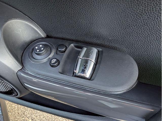 MINI クーパーD 純正HDDナビ バックカメラ 前後コーナーセンサー マルチファンクションステアリング アイドリングストップ 横滑り防止 オートライト レインセンサー コンフォートアクセス ETC アンビエントライト(40枚目)