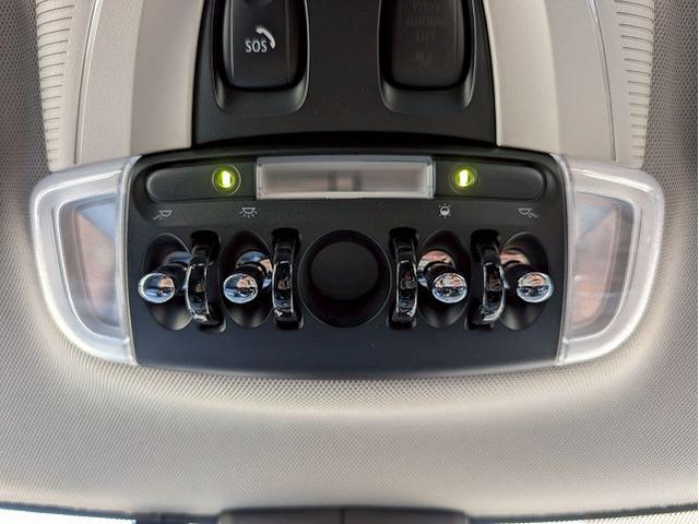 MINI クーパーD 純正HDDナビ バックカメラ 前後コーナーセンサー マルチファンクションステアリング アイドリングストップ 横滑り防止 オートライト レインセンサー コンフォートアクセス ETC アンビエントライト(42枚目)