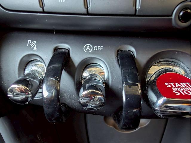 MINI クーパーD 純正HDDナビ バックカメラ 前後コーナーセンサー マルチファンクションステアリング アイドリングストップ 横滑り防止 オートライト レインセンサー コンフォートアクセス ETC アンビエントライト(50枚目)