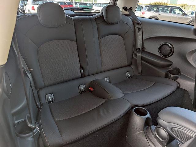 MINI クーパーD 純正HDDナビ バックカメラ 前後コーナーセンサー マルチファンクションステアリング アイドリングストップ 横滑り防止 オートライト レインセンサー コンフォートアクセス ETC アンビエントライト(56枚目)