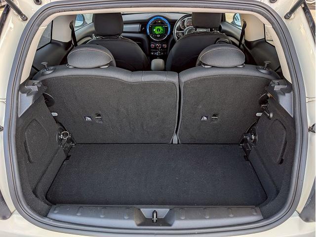 MINI クーパーD 純正HDDナビ バックカメラ 前後コーナーセンサー マルチファンクションステアリング アイドリングストップ 横滑り防止 オートライト レインセンサー コンフォートアクセス ETC アンビエントライト(58枚目)