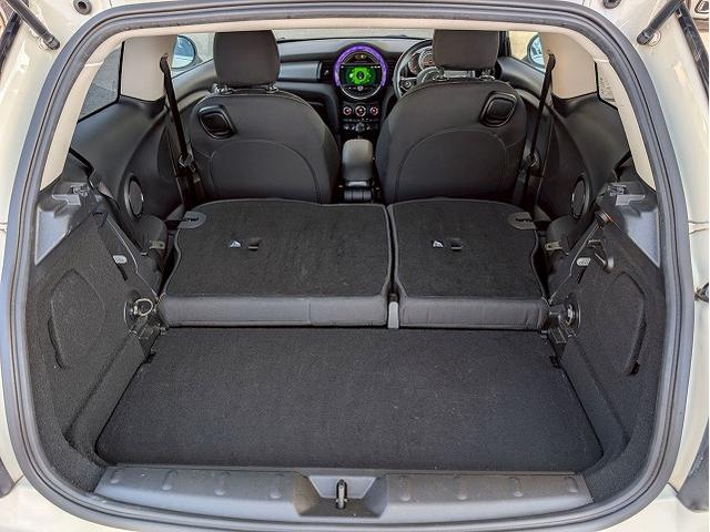 MINI クーパーD 純正HDDナビ バックカメラ 前後コーナーセンサー マルチファンクションステアリング アイドリングストップ 横滑り防止 オートライト レインセンサー コンフォートアクセス ETC アンビエントライト(59枚目)