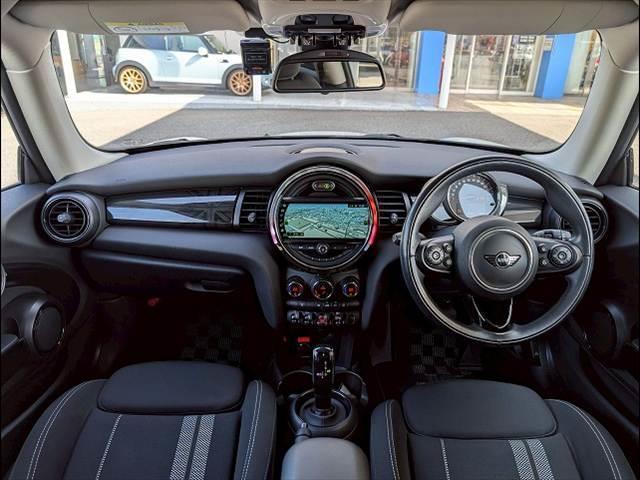 MINI 3ドア COOPER S 純正ナビ バックカメラ アダクティブクルーズコントロール インテリジェントセーフティー ミラーETC LEDヘッドライト コンフォートアクセス レインセンサー オートライト コーナーセンサー(3枚目)