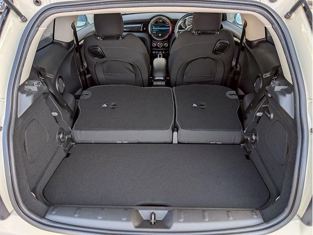 MINI 3ドア COOPER S 純正ナビ バックカメラ アダクティブクルーズコントロール インテリジェントセーフティー ミラーETC LEDヘッドライト コンフォートアクセス レインセンサー オートライト コーナーセンサー(29枚目)