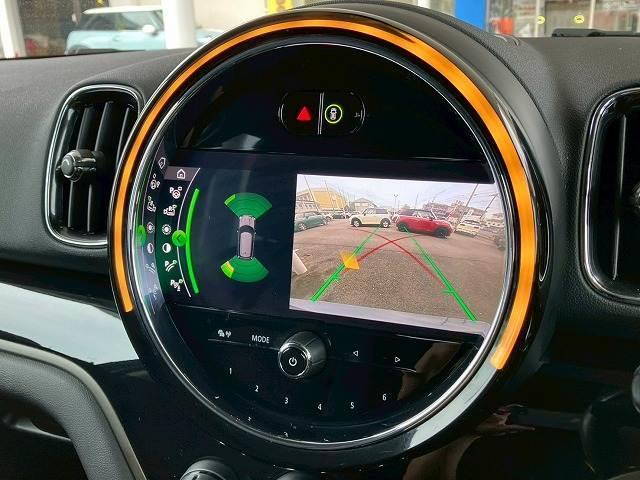 【バックカメラ】装備。後方確認に役立ち、楽々駐車やバックをしていただけます。