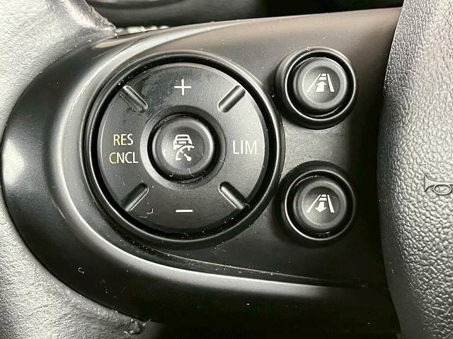 【アクティブ・　クルーズ・コントロール】が装備されております！希望速度を設定しておくと、車両は自動的にその速度を保ち、前方車両が近い場合、許容される範囲で前方車両の速度に自動的に調節！