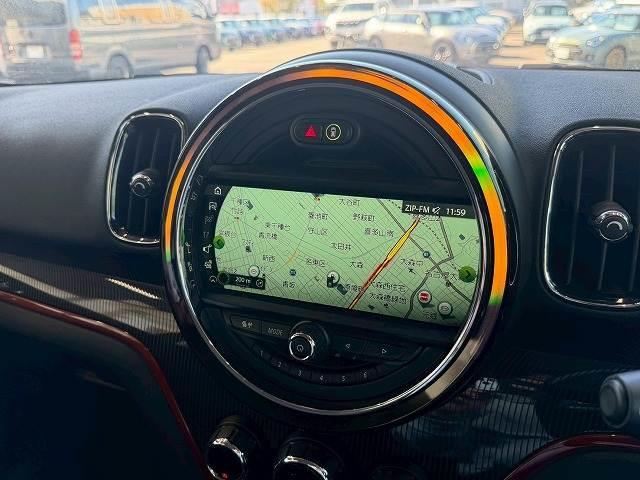 先進のＢＭＷ　タッチパッド付きｉ−ｄｒｉｖｅとほぼ同性能のＨＤＤナビゲーションになります。ＵＳＢインターフェースやブルートゥースオーディオなど様々な先進機能をお楽しみいただけます。