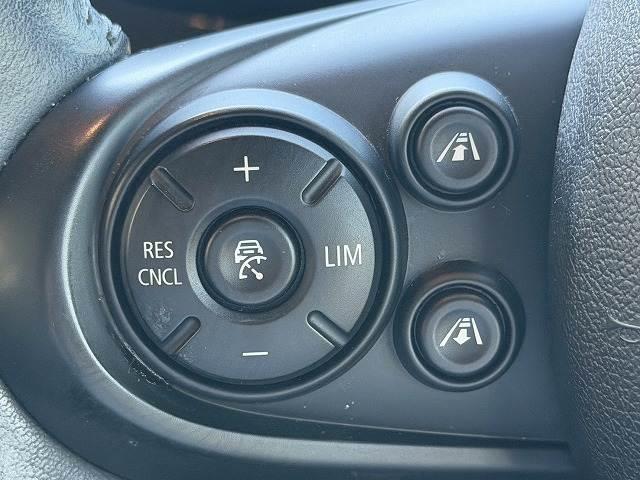 アクティブ・　クルーズ・コントロールが装備されております！希望速度を設定しておくと、車両は自動的にその速度を保ち、前方車両が近い場合、許容される範囲で前方車両の速度に自動的に調節！