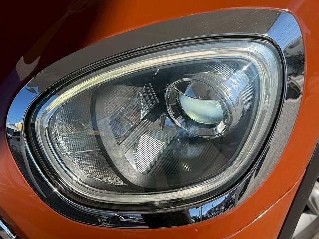 先進のＬＥＤヘッドライトを装備。視認性と明るさが向上しより、安全運転をお楽しみいただけます。