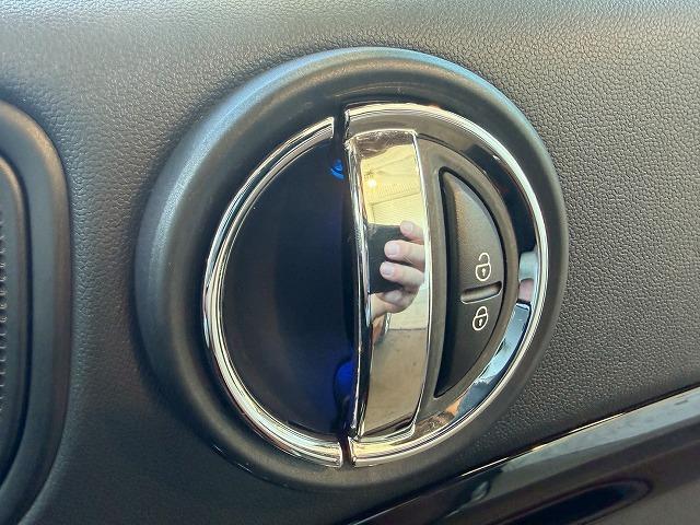 中部地区最大級ＭＩＮＩ専門店。ＤｕｅｌＬ　ＡＧとのコラボレートショップです。専門店ならではの入手困難な限定車も展示しております。０問い合わせ先は、０５２−７７５−４０９２まで！！