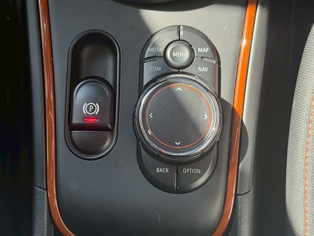 中部地区最大級ＭＩＮＩ専門店。ＤｕｅｌＬ　ＡＧとのコラボレートショップです。専門店ならではの入手困難な限定車も展示しております。０問い合わせ先は、０５２−７７５−４０９２まで！！