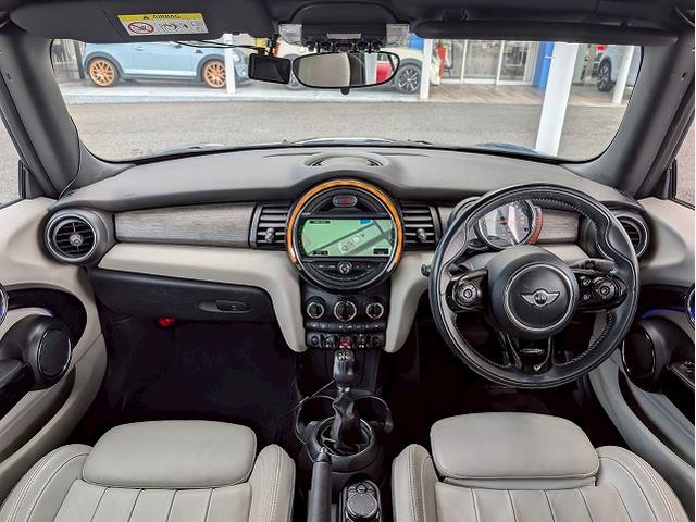 中部地区最大級ＭＩＮＩ専門店。ＤｕｅｌＬ　ＡＧとのコラボレートショップです。専門店ならではの入手困難な限定車も展示しております。０問い合わせ先は、０５２−７７５−４０９２まで！！