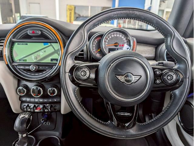 中部地区最大級ＭＩＮＩ専門店。ＤｕｅｌＬ　ＡＧとのコラボレートショップです。専門店ならではの入手困難な限定車も展示しております。０問い合わせ先は、０５２−７７５−４０９２まで！！