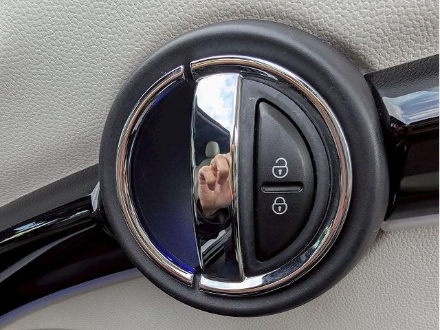 中部地区最大級ＭＩＮＩ専門店。ＤｕｅｌＬ　ＡＧとのコラボレートショップです。専門店ならではの入手困難な限定車も展示しております。０問い合わせ先は、０５２−７７５−４０９２まで！！