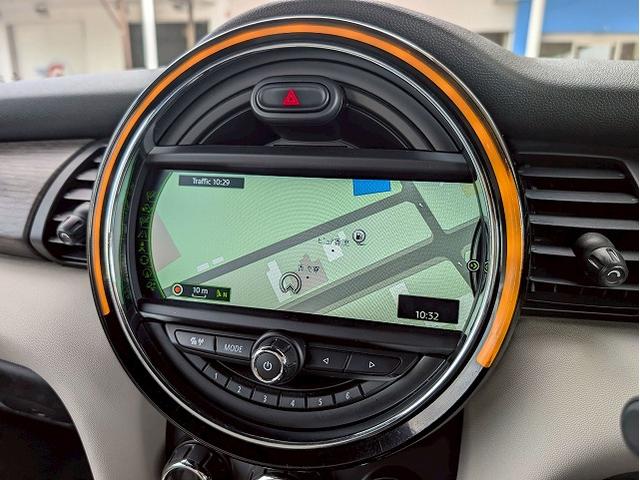 中部地区最大級ＭＩＮＩ専門店。ＤｕｅｌＬ　ＡＧとのコラボレートショップです。専門店ならではの入手困難な限定車も展示しております。０問い合わせ先は、０５２−７７５−４０９２まで！！