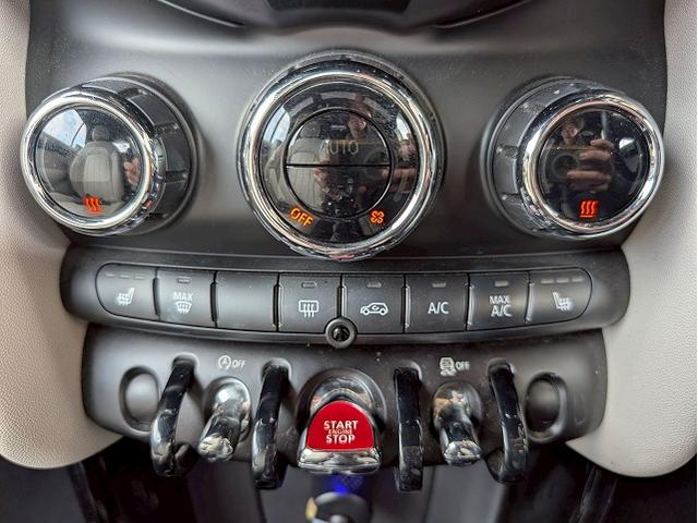 中部地区最大級ＭＩＮＩ専門店。ＤｕｅｌＬ　ＡＧとのコラボレートショップです。専門店ならではの入手困難な限定車も展示しております。０問い合わせ先は、０５２−７７５−４０９２まで！！