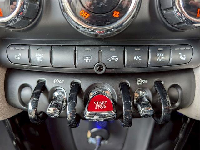 中部地区最大級ＭＩＮＩ専門店。ＤｕｅｌＬ　ＡＧとのコラボレートショップです。専門店ならではの入手困難な限定車も展示しております。０問い合わせ先は、０５２−７７５−４０９２まで！！