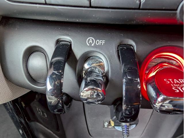 中部地区最大級ＭＩＮＩ専門店。ＤｕｅｌＬ　ＡＧとのコラボレートショップです。専門店ならではの入手困難な限定車も展示しております。０問い合わせ先は、０５２−７７５−４０９２まで！！