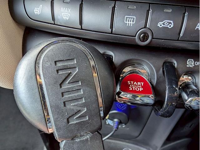 中部地区最大級ＭＩＮＩ専門店。ＤｕｅｌＬ　ＡＧとのコラボレートショップです。専門店ならではの入手困難な限定車も展示しております。０問い合わせ先は、０５２−７７５−４０９２まで！！