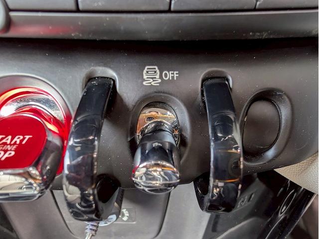 中部地区最大級ＭＩＮＩ専門店。ＤｕｅｌＬ　ＡＧとのコラボレートショップです。専門店ならではの入手困難な限定車も展示しております。０問い合わせ先は、０５２−７７５−４０９２まで！！