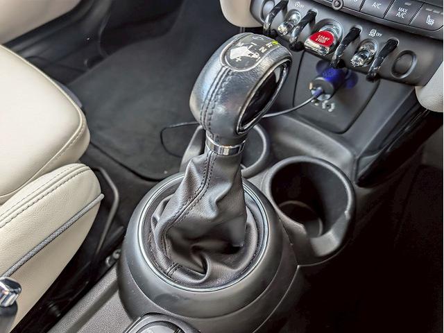 中部地区最大級ＭＩＮＩ専門店。ＤｕｅｌＬ　ＡＧとのコラボレートショップです。専門店ならではの入手困難な限定車も展示しております。０問い合わせ先は、０５２−７７５−４０９２まで！！