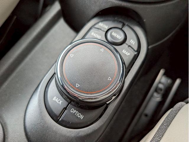 中部地区最大級ＭＩＮＩ専門店。ＤｕｅｌＬ　ＡＧとのコラボレートショップです。専門店ならではの入手困難な限定車も展示しております。０問い合わせ先は、０５２−７７５−４０９２まで！！