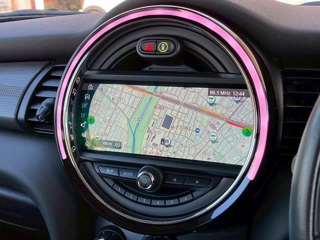 ＭＩＮＩ ５ドア　ＣＯＯＰＥＲ　Ｄ　純正ナビ　バックカメラ　インテリジェントセーフティー　ＥＴＣ　コーナーセンサー　アイドリングストップ　レインセンサー　オートライト　ＬＥＤヘッドライト　コンフォートアクセス（4枚目）