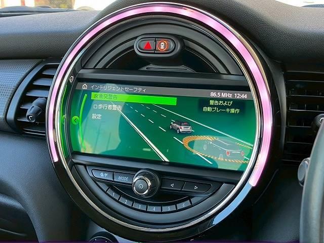 ＭＩＮＩ ５ドア　ＣＯＯＰＥＲ　Ｄ　純正ナビ　バックカメラ　インテリジェントセーフティー　ＥＴＣ　コーナーセンサー　アイドリングストップ　レインセンサー　オートライト　ＬＥＤヘッドライト　コンフォートアクセス（6枚目）