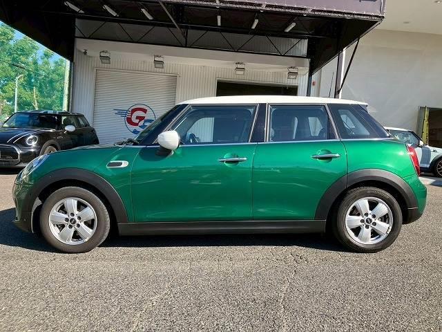 ＭＩＮＩ ５ドア　ＣＯＯＰＥＲ　Ｄ　純正ナビ　バックカメラ　インテリジェントセーフティー　ＥＴＣ　コーナーセンサー　アイドリングストップ　レインセンサー　オートライト　ＬＥＤヘッドライト　コンフォートアクセス（16枚目）