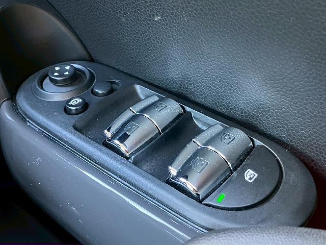 ＭＩＮＩ ５ドア　ＣＯＯＰＥＲ　Ｄ　純正ナビ　バックカメラ　インテリジェントセーフティー　ＥＴＣ　コーナーセンサー　アイドリングストップ　レインセンサー　オートライト　ＬＥＤヘッドライト　コンフォートアクセス（42枚目）