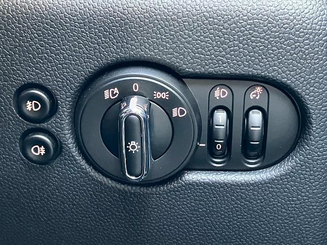 ＭＩＮＩ ５ドア　ＣＯＯＰＥＲ　Ｄ　純正ナビ　バックカメラ　インテリジェントセーフティー　ＥＴＣ　コーナーセンサー　アイドリングストップ　レインセンサー　オートライト　ＬＥＤヘッドライト　コンフォートアクセス（43枚目）