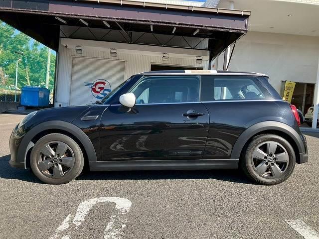 ＭＩＮＩ ３ドア　ＣＯＯＰＥＲ　Ｃｌａｓｓｉｃ　ＴＲＩＭ　Ａｐｐｌｅ　Ｃａｒ　Ｐｌａｙ　バックカメラ　アダクティブクルーズコントロール　ＥＴＣ　コンフォートアクセス　インテリジェントセーフティー　ドライビングモード　レインセンサー　オートライト（16枚目）