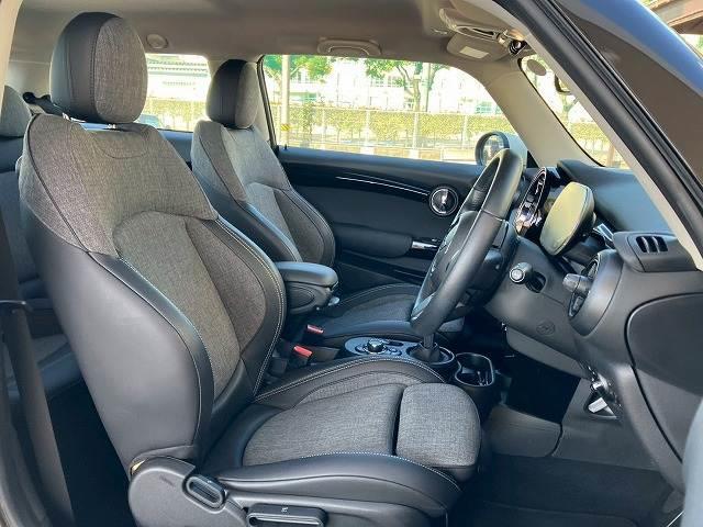 ＭＩＮＩ ３ドア　ＣＯＯＰＥＲ　Ｃｌａｓｓｉｃ　ＴＲＩＭ　Ａｐｐｌｅ　Ｃａｒ　Ｐｌａｙ　バックカメラ　アダクティブクルーズコントロール　ＥＴＣ　コンフォートアクセス　インテリジェントセーフティー　ドライビングモード　レインセンサー　オートライト（17枚目）