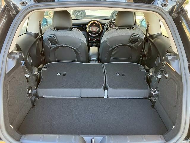 ＭＩＮＩ ３ドア　ＣＯＯＰＥＲ　Ｃｌａｓｓｉｃ　ＴＲＩＭ　Ａｐｐｌｅ　Ｃａｒ　Ｐｌａｙ　バックカメラ　アダクティブクルーズコントロール　ＥＴＣ　コンフォートアクセス　インテリジェントセーフティー　ドライビングモード　レインセンサー　オートライト（19枚目）