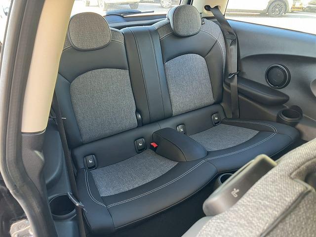 ＭＩＮＩ ３ドア　ＣＯＯＰＥＲ　Ｃｌａｓｓｉｃ　ＴＲＩＭ　Ａｐｐｌｅ　Ｃａｒ　Ｐｌａｙ　バックカメラ　アダクティブクルーズコントロール　ＥＴＣ　コンフォートアクセス　インテリジェントセーフティー　ドライビングモード　レインセンサー　オートライト（32枚目）