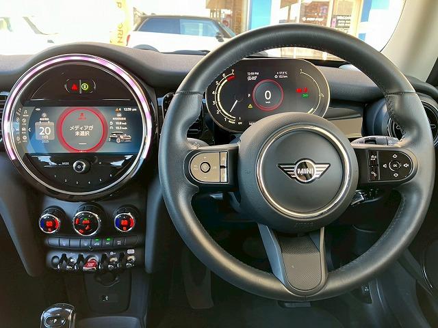 ＭＩＮＩ ３ドア　ＣＯＯＰＥＲ　Ｃｌａｓｓｉｃ　ＴＲＩＭ　Ａｐｐｌｅ　Ｃａｒ　Ｐｌａｙ　バックカメラ　アダクティブクルーズコントロール　ＥＴＣ　コンフォートアクセス　インテリジェントセーフティー　ドライビングモード　レインセンサー　オートライト（34枚目）