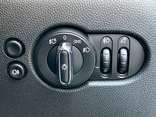 ＭＩＮＩ ３ドア　ＣＯＯＰＥＲ　Ｃｌａｓｓｉｃ　ＴＲＩＭ　Ａｐｐｌｅ　Ｃａｒ　Ｐｌａｙ　バックカメラ　アダクティブクルーズコントロール　ＥＴＣ　コンフォートアクセス　インテリジェントセーフティー　ドライビングモード　レインセンサー　オートライト（44枚目）