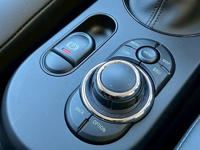 ＭＩＮＩ ３ドア　ＣＯＯＰＥＲ　Ｃｌａｓｓｉｃ　ＴＲＩＭ　Ａｐｐｌｅ　Ｃａｒ　Ｐｌａｙ　バックカメラ　アダクティブクルーズコントロール　ＥＴＣ　コンフォートアクセス　インテリジェントセーフティー　ドライビングモード　レインセンサー　オートライト（58枚目）
