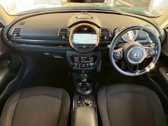 ＭＩＮＩ クーパー　クラブマン　アダクティブクルーズコントロール　純正ナビ　バックカメラ　インテリジェントセーフティー　ミラーＥＴＣ　コンフォートアクセス　シートヒーター　ドライビングモード　ＬＥＤヘッドライト　レインセンサー（3枚目）