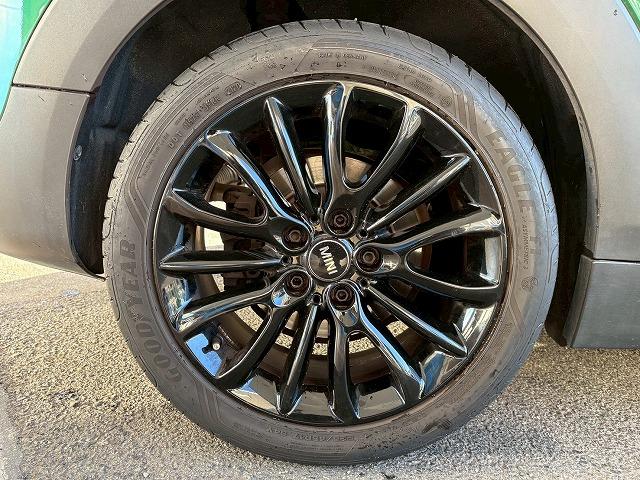 ＭＩＮＩ クーパー　クラブマン　アダクティブクルーズコントロール　純正ナビ　バックカメラ　インテリジェントセーフティー　ミラーＥＴＣ　コンフォートアクセス　シートヒーター　ドライビングモード　ＬＥＤヘッドライト　レインセンサー（22枚目）